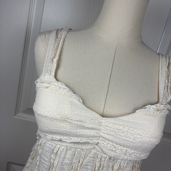 Derek heart Cream Textured Ruffled Tank Top - Picture 2 of 5